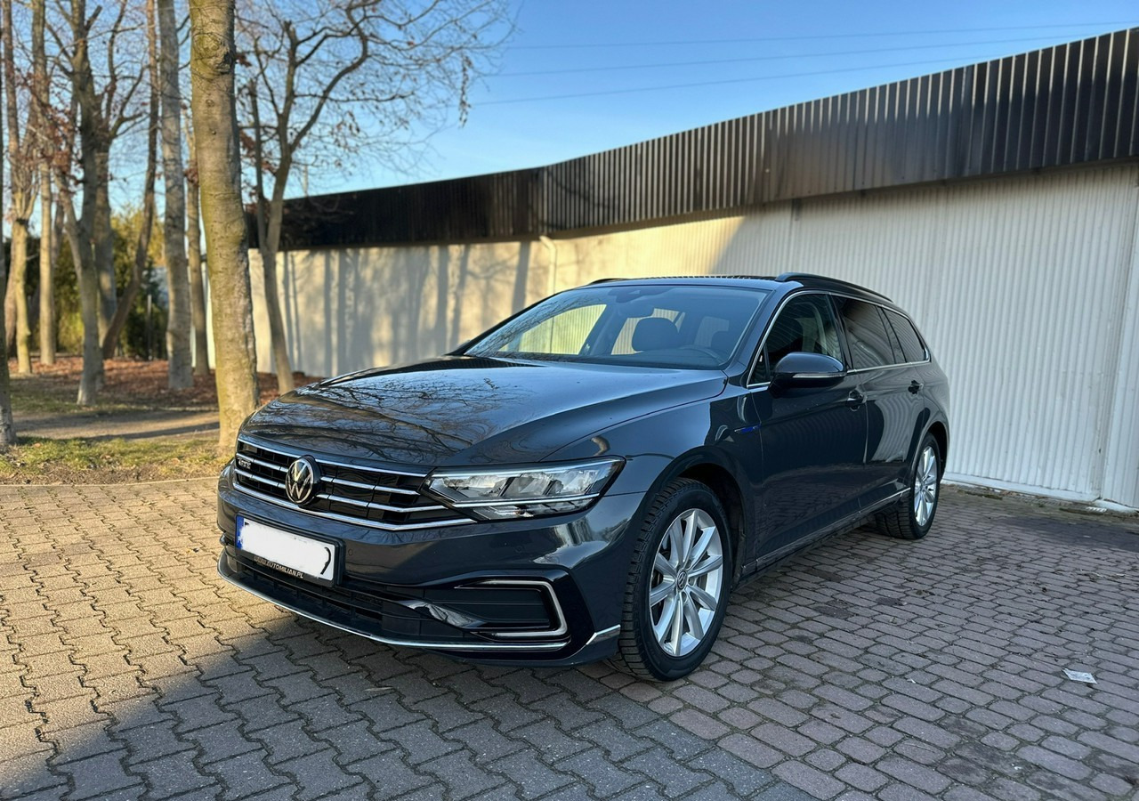 Volkswagen Passat B8 GTE 1.4TSI 218KM Hybryda Plug-in zasięg 50km Panorama*Navi*Skóra*FV2 - Αυτοκίνητο: φωτογραφία 1 Volkswagen Passat B8 GTE 1.4TSI 218KM Hybryda Plug-in zasięg 50km Panorama*Navi*Skóra*FV2 - Αυτοκίνητο: φωτογραφία 1