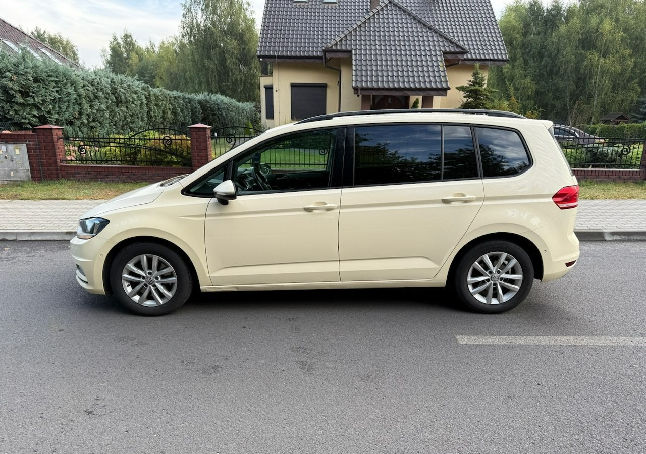 Volkswagen Touran III 2.0 TDI DSG 120 KM Automat 7osobowy Klima Skóra Full Serwis 2020 - Station wagon: φωτογραφία 5 Volkswagen Touran III 2.0 TDI DSG 120 KM Automat 7osobowy Klima Skóra Full Serwis 2020 - Station wagon: φωτογραφία 5
