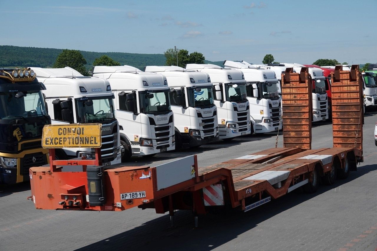 TRAX / NACZEPA LAWETA / NISKOPODWOZIE / NAJAZDY - Επικαθήμενο με χαμηλό δάπεδο: φωτογραφία 1 TRAX / NACZEPA LAWETA / NISKOPODWOZIE / NAJAZDY - Επικαθήμενο με χαμηλό δάπεδο: φωτογραφία 1