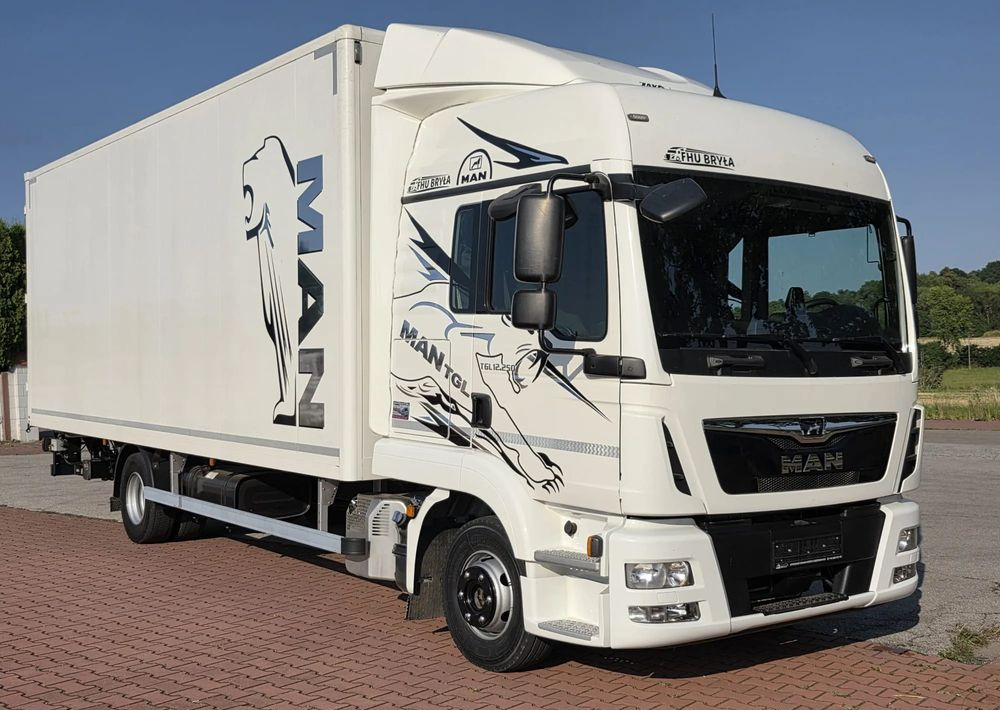 MAN TGL 12.250 / KONTENER / IZOTERMA / WINDA / 2019R / EURO 6 / PEŁEN SERWIS / 6 TON ŁADOWNOŚĆ / SPROWADZONY / ZADBANY / JAK NOWY / KSIĄŻKA SERWISOWA / E6 / 17 PALET - Φορτηγό κόφα: φωτογραφία 2 MAN TGL 12.250 / KONTENER / IZOTERMA / WINDA / 2019R / EURO 6 / PEŁEN SERWIS / 6 TON ŁADOWNOŚĆ / SPROWADZONY / ZADBANY / JAK NOWY / KSIĄŻKA SERWISOWA / E6 / 17 PALET - Φορτηγό κόφα: φωτογραφία 2