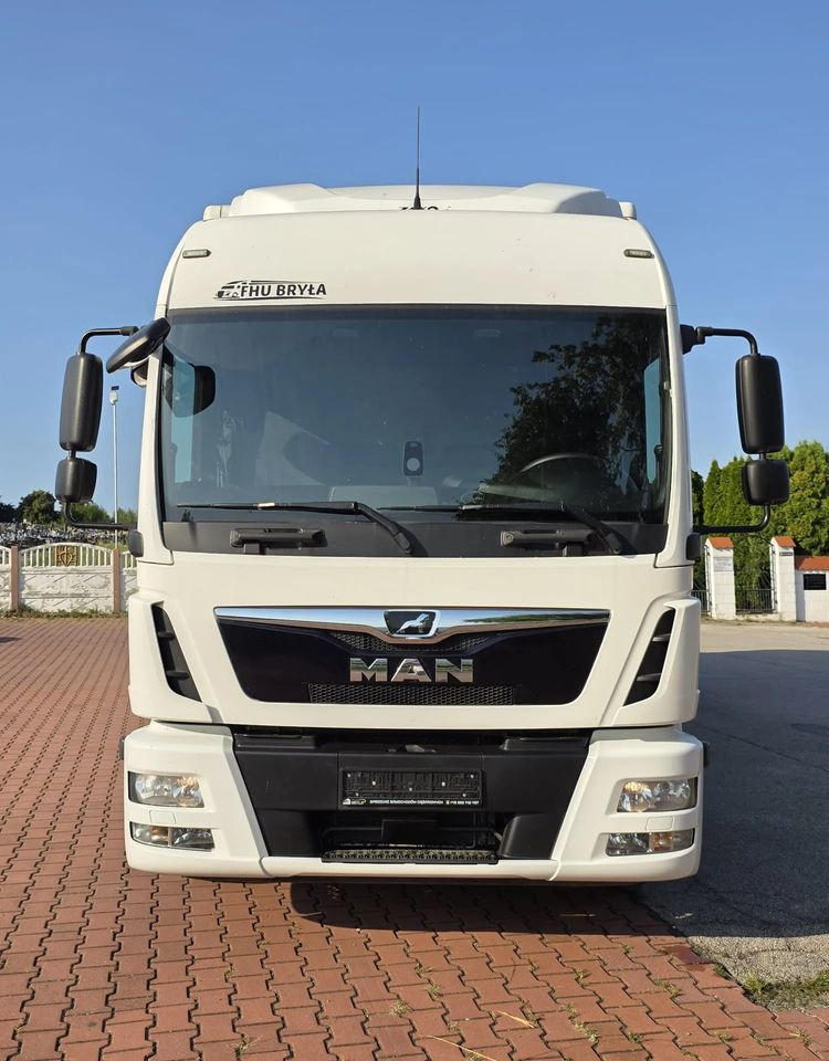 MAN TGL 12.250 / KONTENER / IZOTERMA / WINDA / 2019R / EURO 6 / PEŁEN SERWIS / 6 TON ŁADOWNOŚĆ / SPROWADZONY / ZADBANY / JAK NOWY / KSIĄŻKA SERWISOWA / E6 / 17 PALET - Φορτηγό κόφα: φωτογραφία 3 MAN TGL 12.250 / KONTENER / IZOTERMA / WINDA / 2019R / EURO 6 / PEŁEN SERWIS / 6 TON ŁADOWNOŚĆ / SPROWADZONY / ZADBANY / JAK NOWY / KSIĄŻKA SERWISOWA / E6 / 17 PALET - Φορτηγό κόφα: φωτογραφία 3