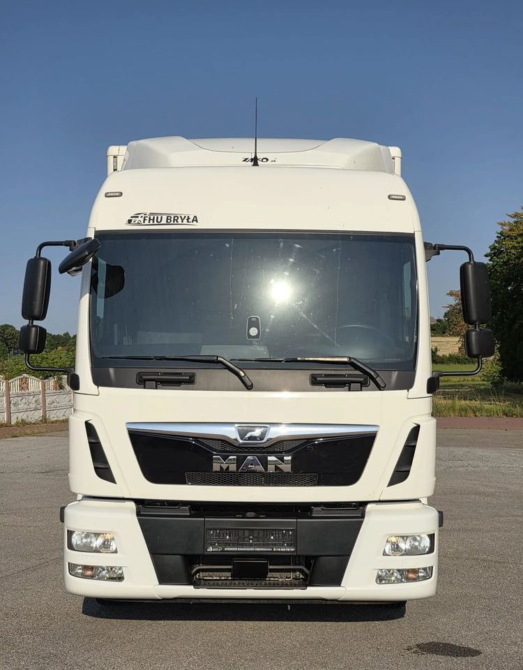 MAN TGL 12.250 / KONTENER / IZOTERMA / WINDA / 2019R / EURO 6 / PEŁEN SERWIS / 6 TON ŁADOWNOŚĆ / SPROWADZONY / ZADBANY / JAK NOWY / KSIĄŻKA SERWISOWA / E6 / 17 PALET - Φορτηγό κόφα: φωτογραφία 3 MAN TGL 12.250 / KONTENER / IZOTERMA / WINDA / 2019R / EURO 6 / PEŁEN SERWIS / 6 TON ŁADOWNOŚĆ / SPROWADZONY / ZADBANY / JAK NOWY / KSIĄŻKA SERWISOWA / E6 / 17 PALET - Φορτηγό κόφα: φωτογραφία 3