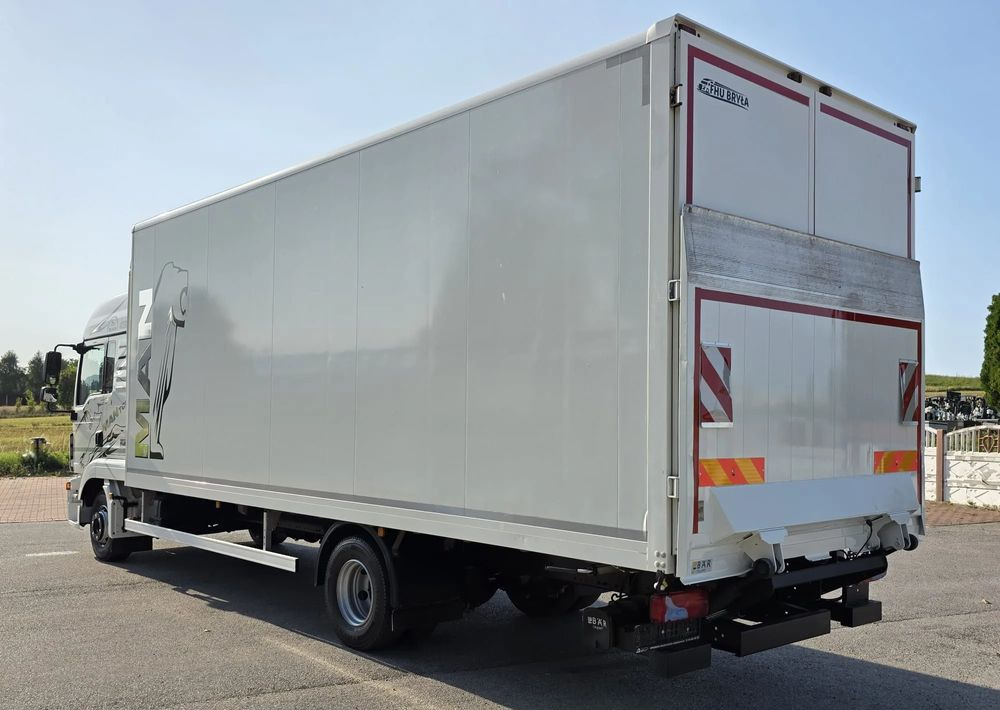 MAN TGL 12.250 / KONTENER / IZOTERMA / WINDA / 2019R / EURO 6 / PEŁEN SERWIS / 6 TON ŁADOWNOŚĆ / SPROWADZONY / ZADBANY / JAK NOWY / KSIĄŻKA SERWISOWA / E6 / 17 PALET - Φορτηγό κόφα: φωτογραφία 4 MAN TGL 12.250 / KONTENER / IZOTERMA / WINDA / 2019R / EURO 6 / PEŁEN SERWIS / 6 TON ŁADOWNOŚĆ / SPROWADZONY / ZADBANY / JAK NOWY / KSIĄŻKA SERWISOWA / E6 / 17 PALET - Φορτηγό κόφα: φωτογραφία 4
