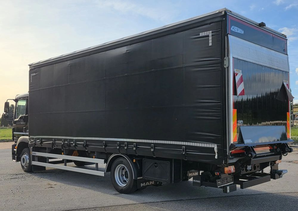 MAN TGM 12.290 / 15.290 / E6/ FIRANKA /BOCZNE DRZWI / BURTO-FIRANKA / 18PALET / WINDA / NISKI PRZEBIEG / 2018/ CAŁY NA PODUSZKACH / SERWISOWANY - Φορτηγό μουσαμάς: φωτογραφία 4 MAN TGM 12.290 / 15.290 / E6/ FIRANKA /BOCZNE DRZWI / BURTO-FIRANKA / 18PALET / WINDA / NISKI PRZEBIEG / 2018/ CAŁY NA PODUSZKACH / SERWISOWANY - Φορτηγό μουσαμάς: φωτογραφία 4