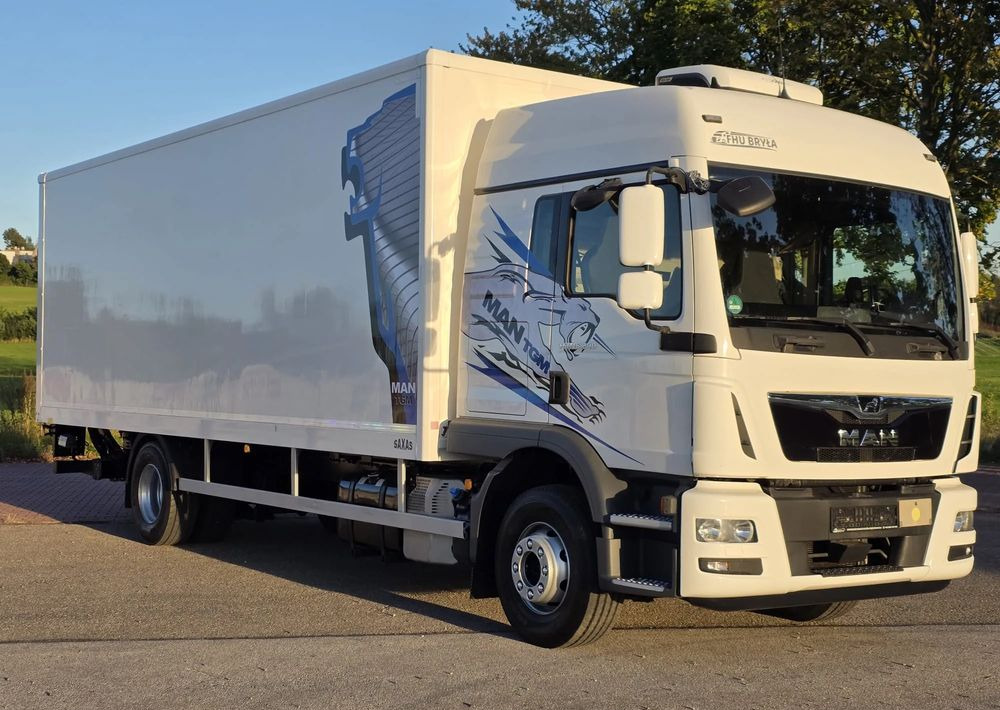MAN TGM 15.290 / TGL / KONTENER / IZOTERMA / WINDA / KLIMA POSTOJOWA / 2019R / EURO 6 / PEŁEN SERWIS / 8200KG ŁADOWNOŚĆ / SPROWADZONY / ZADBANY / JAK NOWY / KSIĄŻKA SERWISOWA / E6 / 18 PALET - Φορτηγό κόφα: φωτογραφία 2 MAN TGM 15.290 / TGL / KONTENER / IZOTERMA / WINDA / KLIMA POSTOJOWA / 2019R / EURO 6 / PEŁEN SERWIS / 8200KG ŁADOWNOŚĆ / SPROWADZONY / ZADBANY / JAK NOWY / KSIĄŻKA SERWISOWA / E6 / 18 PALET - Φορτηγό κόφα: φωτογραφία 2
