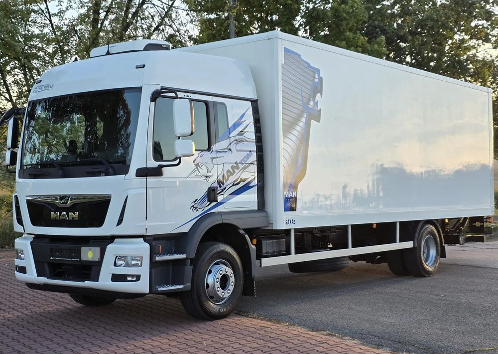 MAN TGM 15.290 / TGL / KONTENER / IZOTERMA / WINDA / KLIMA POSTOJOWA / 2019R / EURO 6 / PEŁEN SERWIS / 8200KG ŁADOWNOŚĆ / SPROWADZONY / ZADBANY / JAK NOWY / KSIĄŻKA SERWISOWA / E6 / 18 PALET - Φορτηγό κόφα: φωτογραφία 2 MAN TGM 15.290 / TGL / KONTENER / IZOTERMA / WINDA / KLIMA POSTOJOWA / 2019R / EURO 6 / PEŁEN SERWIS / 8200KG ŁADOWNOŚĆ / SPROWADZONY / ZADBANY / JAK NOWY / KSIĄŻKA SERWISOWA / E6 / 18 PALET - Φορτηγό κόφα: φωτογραφία 2