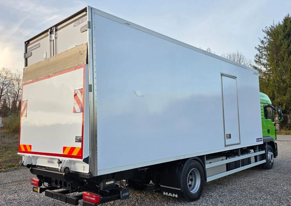 MAN TGM 18.320 / 18.290 / 15.290 / IZOTERMA / WINDA / 19PALET / E6 / 08.2018 / LIFT / SPROWADZONY / AUTOMAT / SYPIALKA / PIERWSZY WŁAŚCICIEL / BOCZNE DRZWI / STAN BARDZO DOBRY - Φορτηγό ψυγείο: φωτογραφία 5 MAN TGM 18.320 / 18.290 / 15.290 / IZOTERMA / WINDA / 19PALET / E6 / 08.2018 / LIFT / SPROWADZONY / AUTOMAT / SYPIALKA / PIERWSZY WŁAŚCICIEL / BOCZNE DRZWI / STAN BARDZO DOBRY - Φορτηγό ψυγείο: φωτογραφία 5