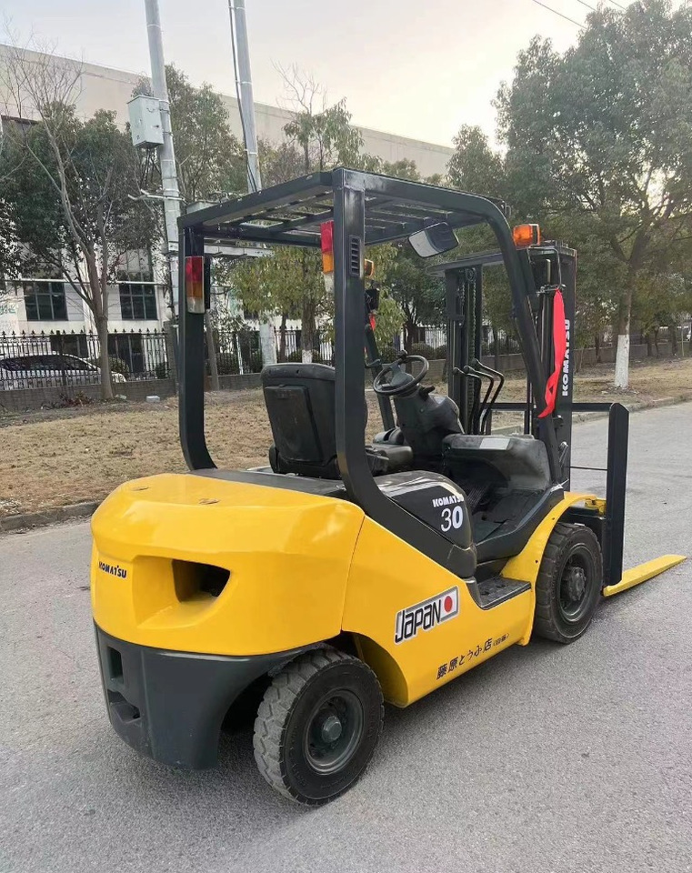 Komatsu 30 30 - Πετρελαιοκίνητο περονοφόρο: φωτογραφία 2 Komatsu 30 30 - Πετρελαιοκίνητο περονοφόρο: φωτογραφία 2