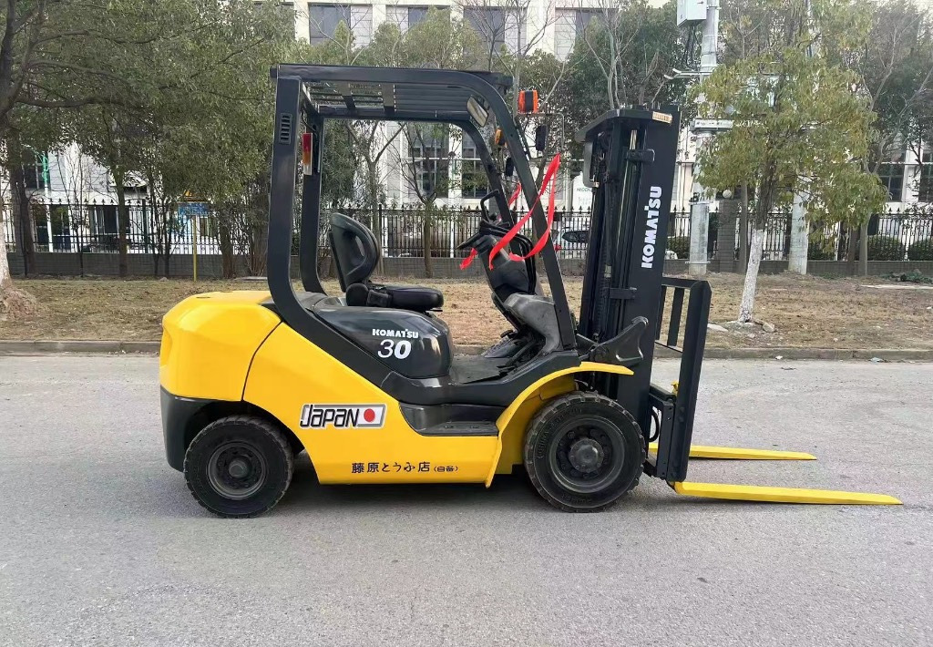 Komatsu 30 30 - Πετρελαιοκίνητο περονοφόρο: φωτογραφία 1 Komatsu 30 30 - Πετρελαιοκίνητο περονοφόρο: φωτογραφία 1