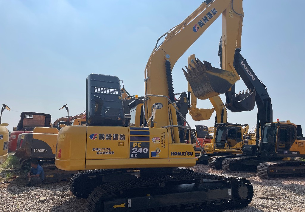 Komatsu PC 240 PC220 PC240-8 - Ερπυστριοφόρος εκσκαφέας: φωτογραφία 1 Komatsu PC 240 PC220 PC240-8 - Ερπυστριοφόρος εκσκαφέας: φωτογραφία 1