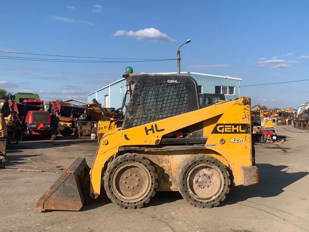 Gehl R 220 - Φορτωτής πλάγιας ολίσθησης: φωτογραφία 2 Gehl R 220 - Φορτωτής πλάγιας ολίσθησης: φωτογραφία 2