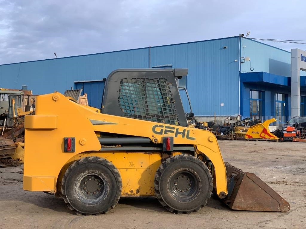 Gehl R 260 - Φορτωτής πλάγιας ολίσθησης: φωτογραφία 5 Gehl R 260 - Φορτωτής πλάγιας ολίσθησης: φωτογραφία 5