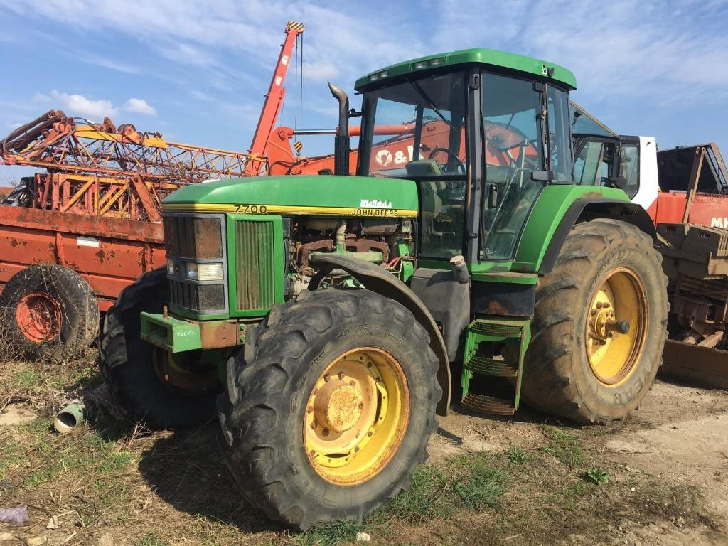 John Deere 7700 - Τρακτέρ: φωτογραφία 1 John Deere 7700 - Τρακτέρ: φωτογραφία 1