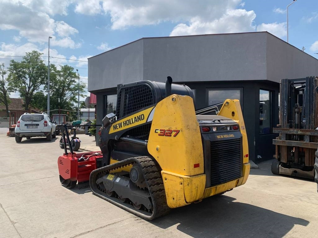 New Holland C327 - Φορτωτής πλάγιας ολίσθησης: φωτογραφία 3 New Holland C327 - Φορτωτής πλάγιας ολίσθησης: φωτογραφία 3