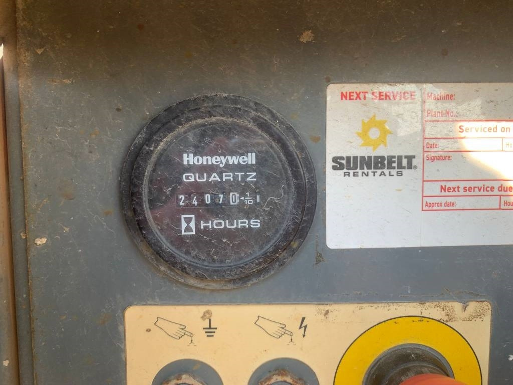 Ψαλιδωτό ανυψωτικό SkyJack SJ 6832 RT: φωτογραφία 7 Ψαλιδωτό ανυψωτικό SkyJack SJ 6832 RT: φωτογραφία 7