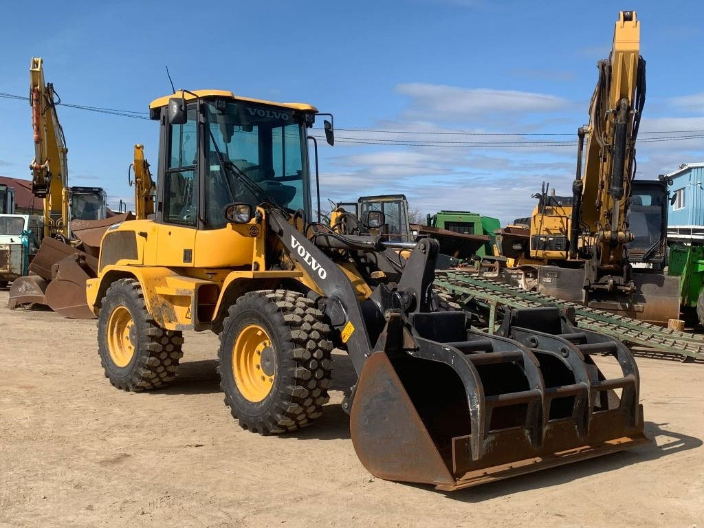 Volvo L 35 G - Ελαστιχοφόρος φορτωτής: φωτογραφία 2 Volvo L 35 G - Ελαστιχοφόρος φορτωτής: φωτογραφία 2