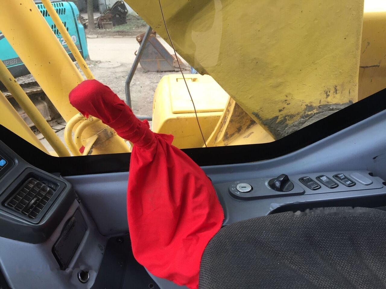 Komatsu PC300-7 - Ερπυστριοφόρος εκσκαφέας: φωτογραφία 4 Komatsu PC300-7 - Ερπυστριοφόρος εκσκαφέας: φωτογραφία 4