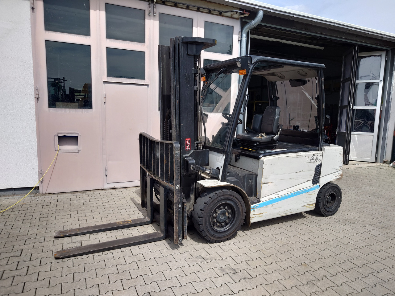 Hyundai 40B-9 - Ηλεκτροκίνητο περονοφόρο: φωτογραφία 1 Hyundai 40B-9 - Ηλεκτροκίνητο περονοφόρο: φωτογραφία 1