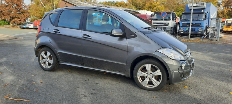 Mercedes-Benz A-Klasse 180 A 180 CDI AVANTGARDE - Hatchback: φωτογραφία 1 Mercedes-Benz A-Klasse 180 A 180 CDI AVANTGARDE - Hatchback: φωτογραφία 1