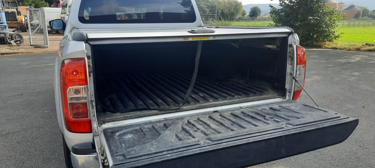 Nissan Navara NP300 N-Connecta Double Cab 4x4 - SUV: φωτογραφία 5 Nissan Navara NP300 N-Connecta Double Cab 4x4 - SUV: φωτογραφία 5