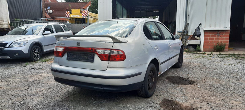 SEAT Toledo Signo 1,8 20V Autom - Λιμουζίνα/ Sedan: φωτογραφία 3 SEAT Toledo Signo 1,8 20V Autom - Λιμουζίνα/ Sedan: φωτογραφία 3