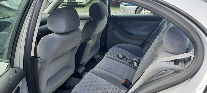SEAT Toledo Signo 1,8 20V Autom - Αυτοκίνητο: φωτογραφία 5 SEAT Toledo Signo 1,8 20V Autom - Αυτοκίνητο: φωτογραφία 5