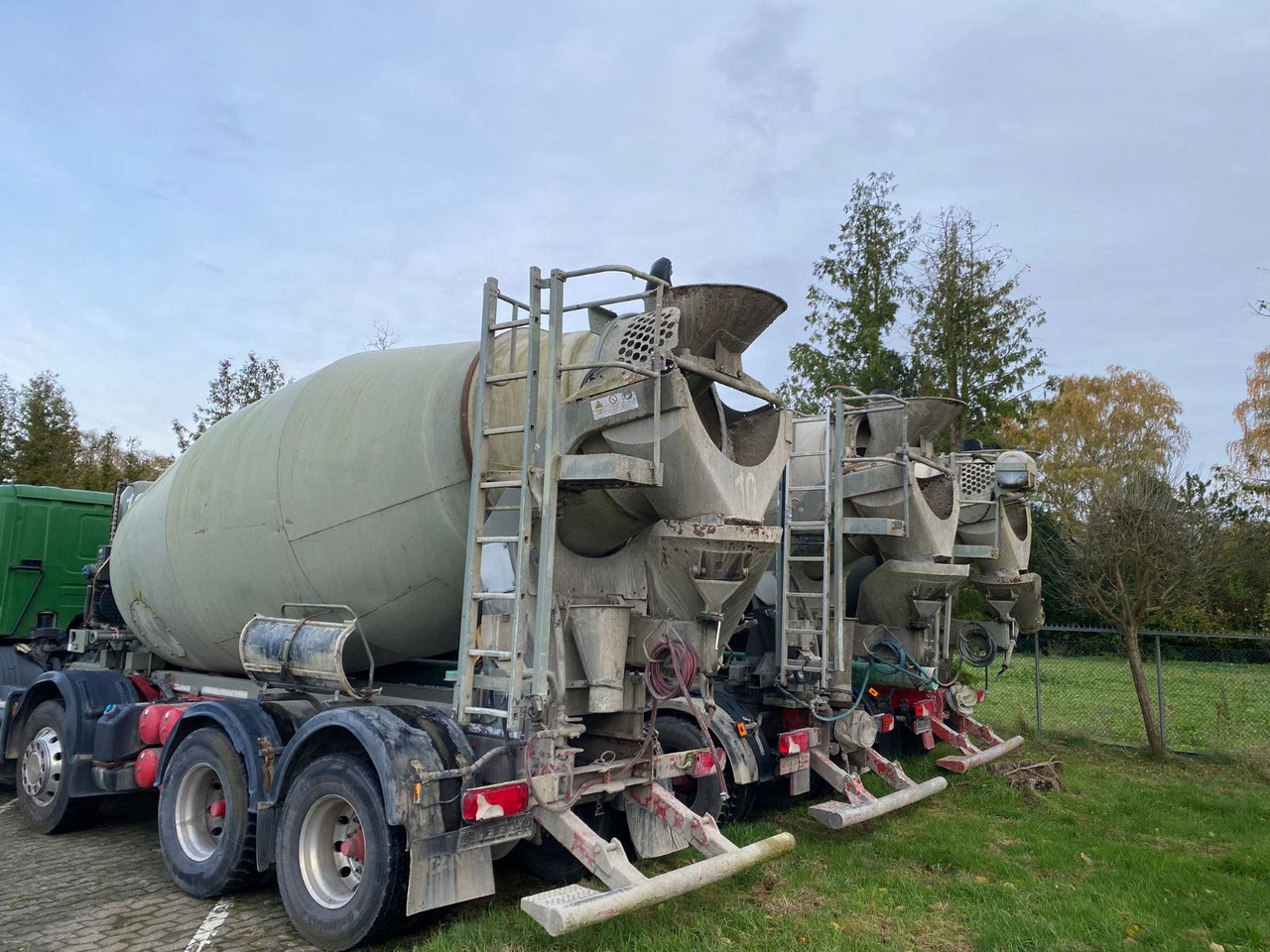 Scania 2x P360 Betonmischer 8x4 Blatt/Blatt E6 2 stück - Μπετονιέρα φορτηγό: φωτογραφία 5 Scania 2x P360 Betonmischer 8x4 Blatt/Blatt E6 2 stück - Μπετονιέρα φορτηγό: φωτογραφία 5
