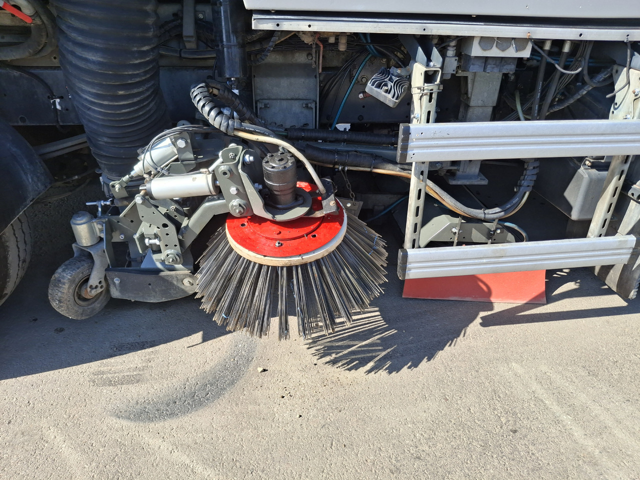 RENAULT Middlum 270 DXI Zamiatarka Kehrmaschine BUCHER Karcher L/R 2 Silniki 2 Motoren - Σάρωθρο δρόμων: φωτογραφία 5 RENAULT Middlum 270 DXI Zamiatarka Kehrmaschine BUCHER Karcher L/R 2 Silniki 2 Motoren - Σάρωθρο δρόμων: φωτογραφία 5