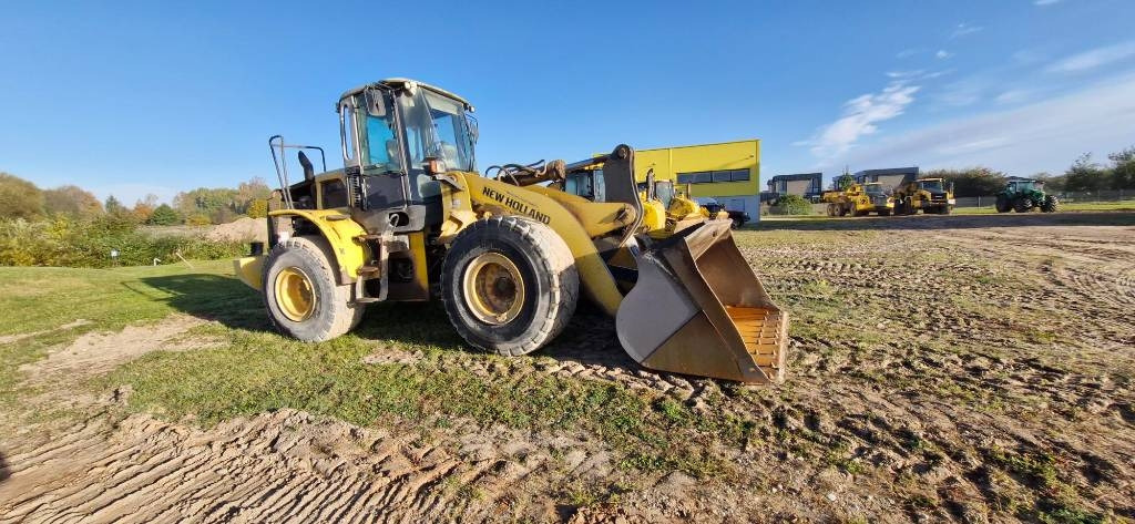 New Holland W 190 B  - Ελαστιχοφόρος φορτωτής: φωτογραφία 4 New Holland W 190 B  - Ελαστιχοφόρος φορτωτής: φωτογραφία 4