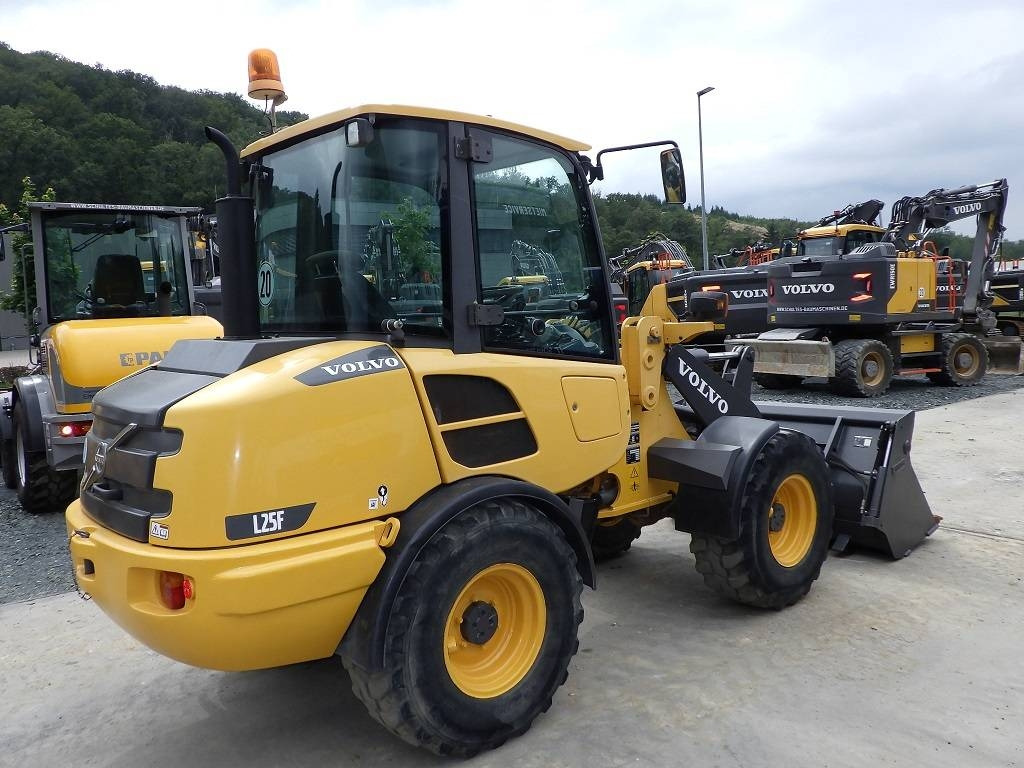 Volvo L 25 F  - Ελαστιχοφόρος φορτωτής: φωτογραφία 4 Volvo L 25 F  - Ελαστιχοφόρος φορτωτής: φωτογραφία 4