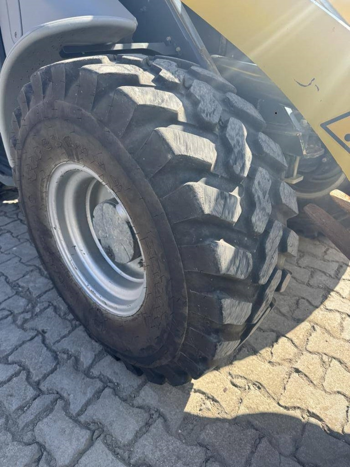 Ελαστιχοφόρος φορτωτής Kramer 8095 mit Klappschaufel und Palettengabeln: φωτογραφία 11