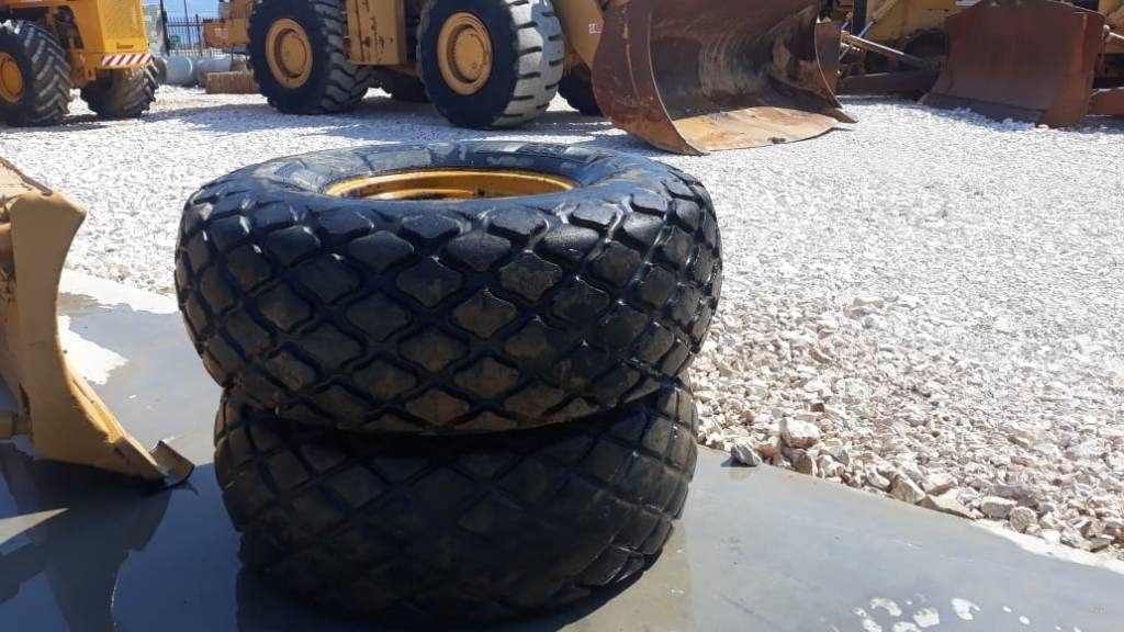 Goodyear 23.1-26 R3 MAZI ME ZANTES - Ελαστικό για Κατασκευή μηχανήματα: φωτογραφία 2 Goodyear 23.1-26 R3 MAZI ME ZANTES - Ελαστικό για Κατασκευή μηχανήματα: φωτογραφία 2