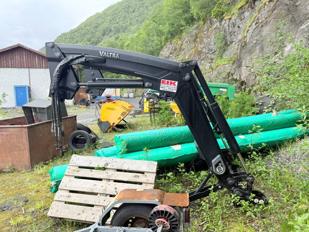 Valtra N 174 med frontlaster - Τρακτέρ: φωτογραφία 2 Valtra N 174 med frontlaster - Τρακτέρ: φωτογραφία 2