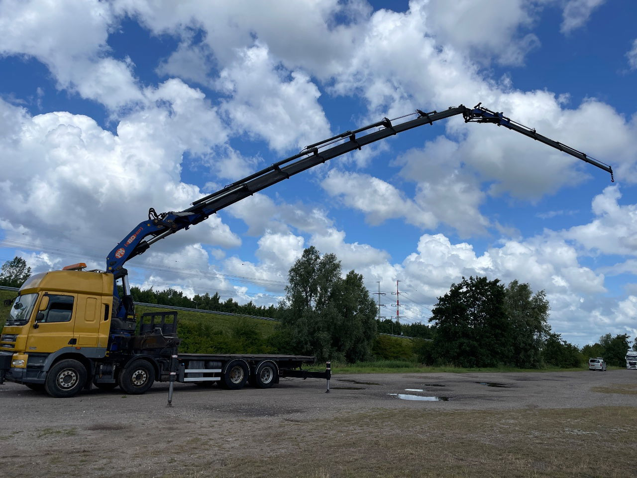 DAF CF 85.410 PM 80 crane laadkraan met jib en frontstempels - Φορτηγό με γερανό: φωτογραφία 2 DAF CF 85.410 PM 80 crane laadkraan met jib en frontstempels - Φορτηγό με γερανό: φωτογραφία 2