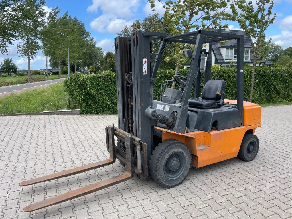Nissan FJ02A25U 2.5 ton diesel triplo freelift heftruck - Περονοφόρο όχημα: φωτογραφία 1 Nissan FJ02A25U 2.5 ton diesel triplo freelift heftruck - Περονοφόρο όχημα: φωτογραφία 1