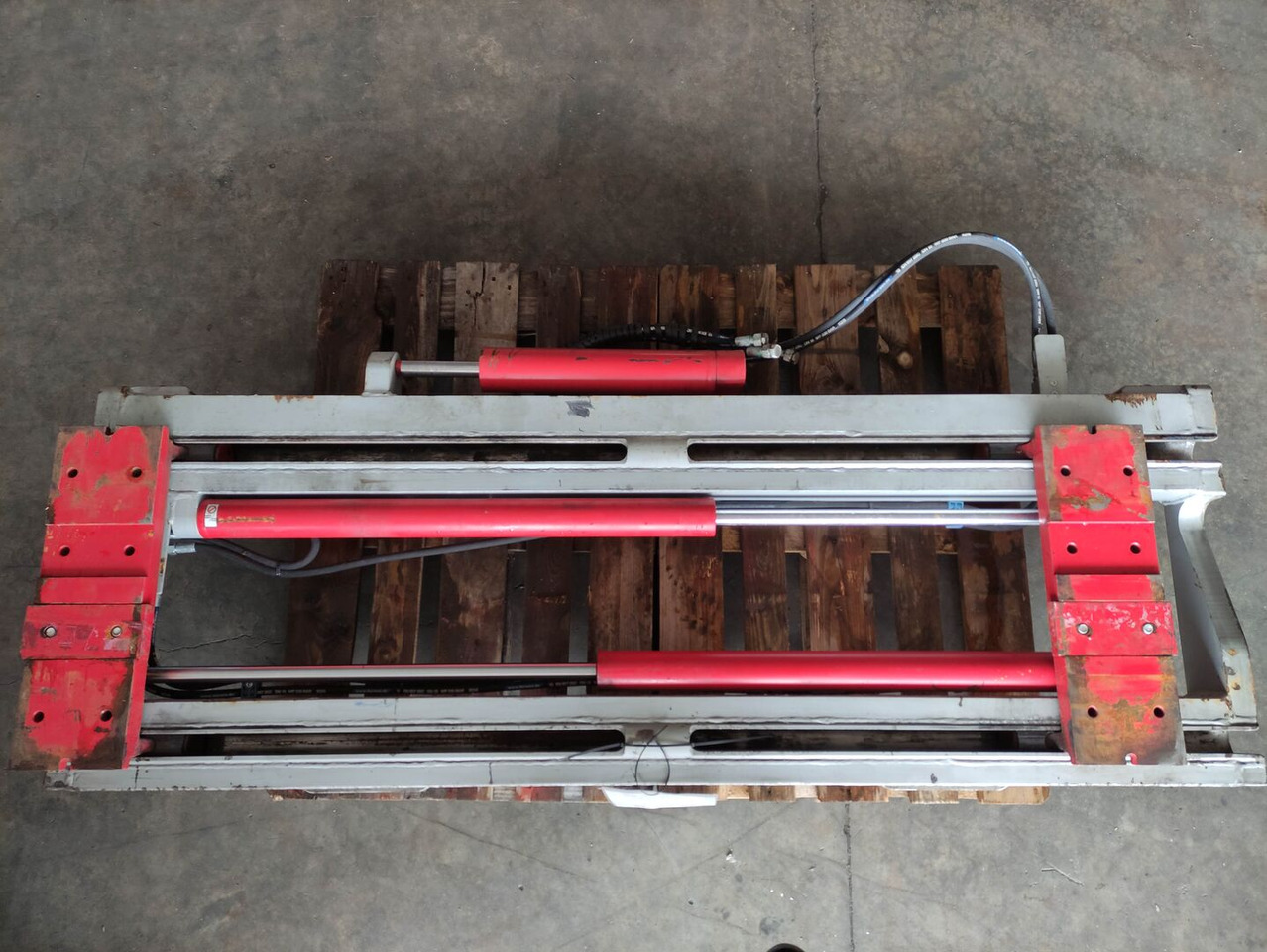 Durwen RZV100S - Πιρούνες: φωτογραφία 1 Durwen RZV100S - Πιρούνες: φωτογραφία 1