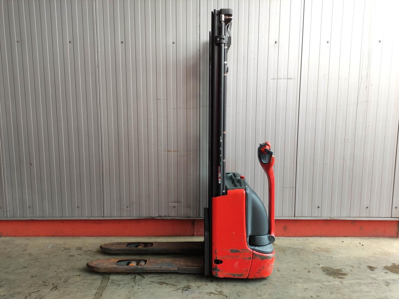 Linde L12 - Μηχάνημα στοίβαξης: φωτογραφία 1 Linde L12 - Μηχάνημα στοίβαξης: φωτογραφία 1