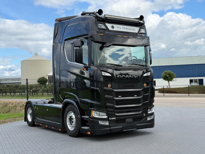 Scania S520 V8 NGS EURO 6D, VOLLUCHT, RETARDER, 6 PUNTS LUCHTVERING, LEER, ALCOA. - Τράκτορας: φωτογραφία 1 Scania S520 V8 NGS EURO 6D, VOLLUCHT, RETARDER, 6 PUNTS LUCHTVERING, LEER, ALCOA. - Τράκτορας: φωτογραφία 1