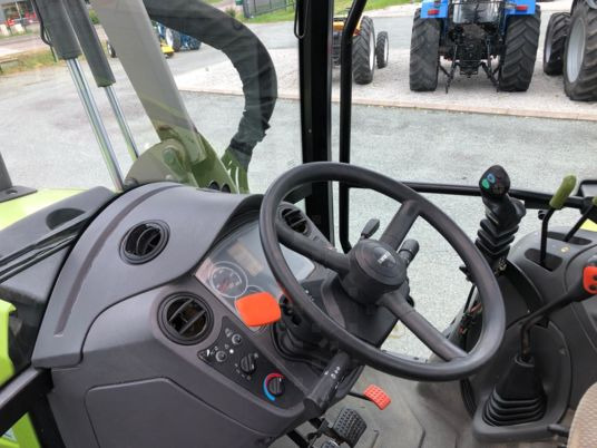 Claas AXOS 320 CX tracteur + chargeur Mailleux MX T408 - Τρακτέρ: φωτογραφία 4 Claas AXOS 320 CX tracteur + chargeur Mailleux MX T408 - Τρακτέρ: φωτογραφία 4
