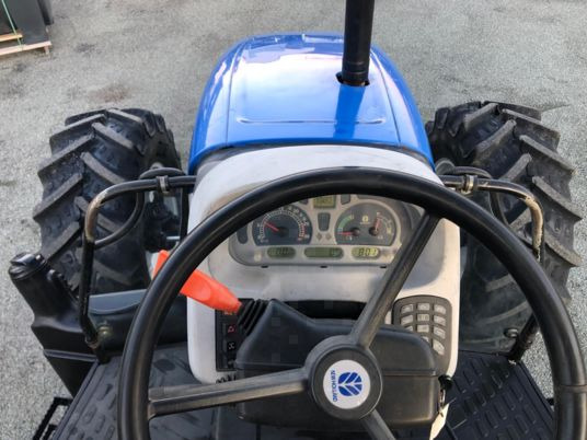 New Holland TL100A tracteur - Τρακτέρ: φωτογραφία 2 New Holland TL100A tracteur - Τρακτέρ: φωτογραφία 2