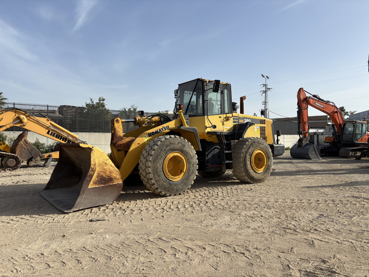 KOMATSU WA380-6 - Φορτωτής: φωτογραφία 1 KOMATSU WA380-6 - Φορτωτής: φωτογραφία 1