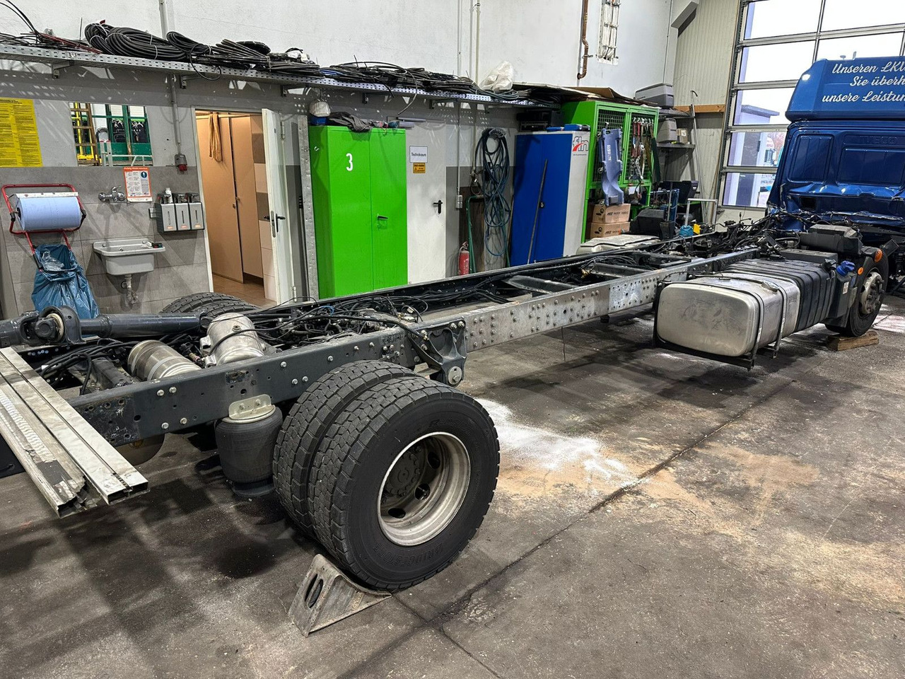 Iveco 110EL25 Unfallchassis ohne Motor/Getriebe - Φορτηγό σασί: φωτογραφία 1 Iveco 110EL25 Unfallchassis ohne Motor/Getriebe - Φορτηγό σασί: φωτογραφία 1