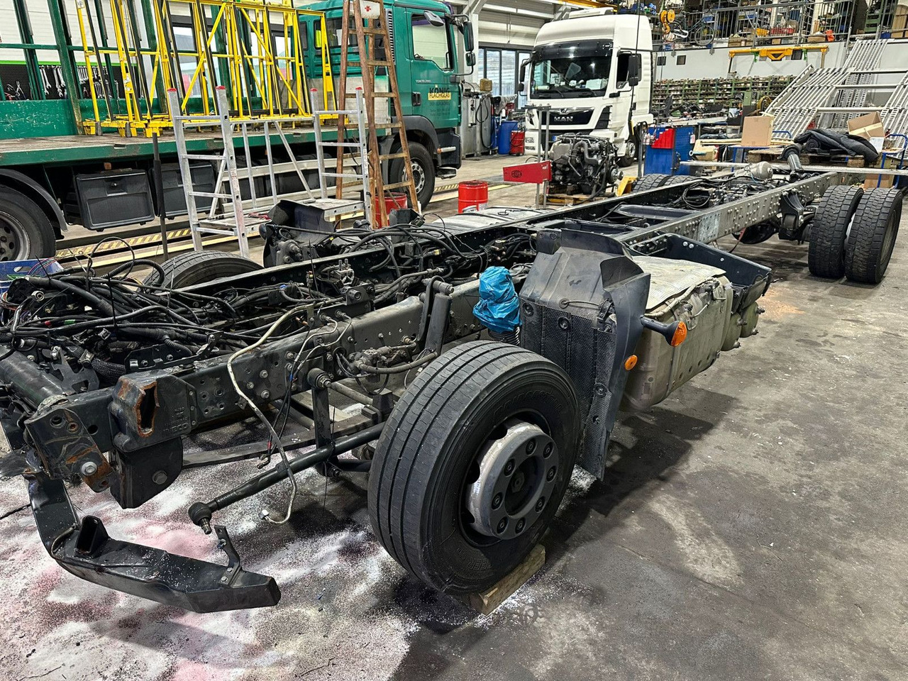Iveco 110EL25 Unfallchassis ohne Motor/Getriebe - Φορτηγό σασί: φωτογραφία 4 Iveco 110EL25 Unfallchassis ohne Motor/Getriebe - Φορτηγό σασί: φωτογραφία 4