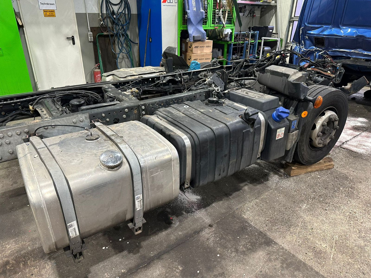Iveco 110EL25 Unfallchassis ohne Motor/Getriebe - Φορτηγό σασί: φωτογραφία 5 Iveco 110EL25 Unfallchassis ohne Motor/Getriebe - Φορτηγό σασί: φωτογραφία 5