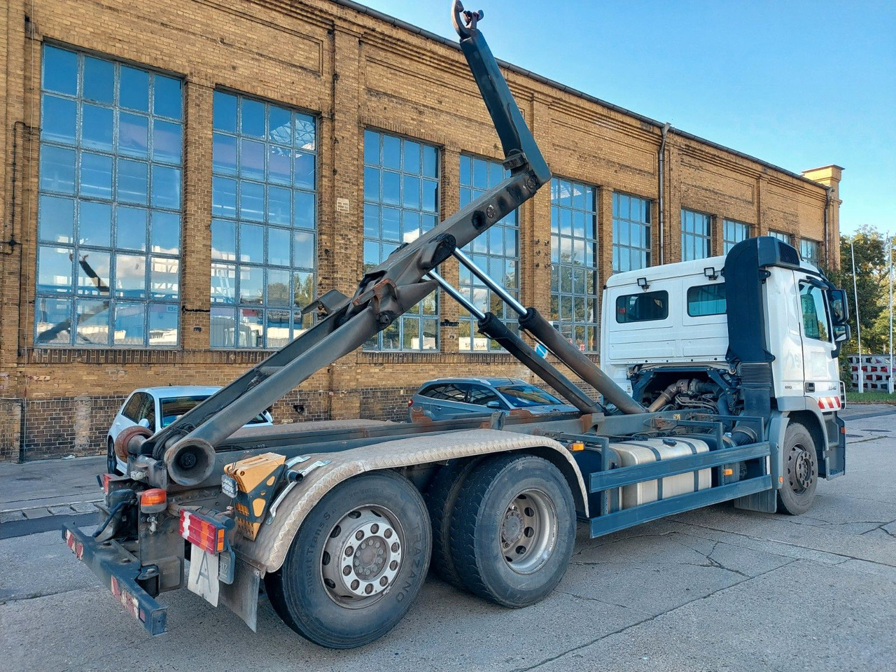 Mercedes-Benz Actros 6-Zyl. 2546 ABROLLKIPPER MEILER - Φορτηγό φόρτωσης γάντζου: φωτογραφία 1 Mercedes-Benz Actros 6-Zyl. 2546 ABROLLKIPPER MEILER - Φορτηγό φόρτωσης γάντζου: φωτογραφία 1