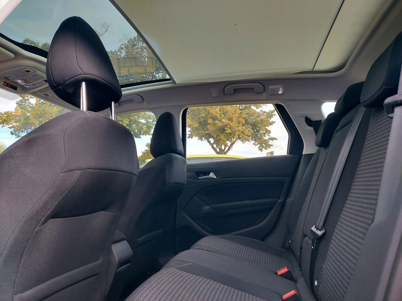 Peugeot 308 SW Active Business Panorama DAB Navi LED - Station wagon: φωτογραφία 4 Peugeot 308 SW Active Business Panorama DAB Navi LED - Station wagon: φωτογραφία 4