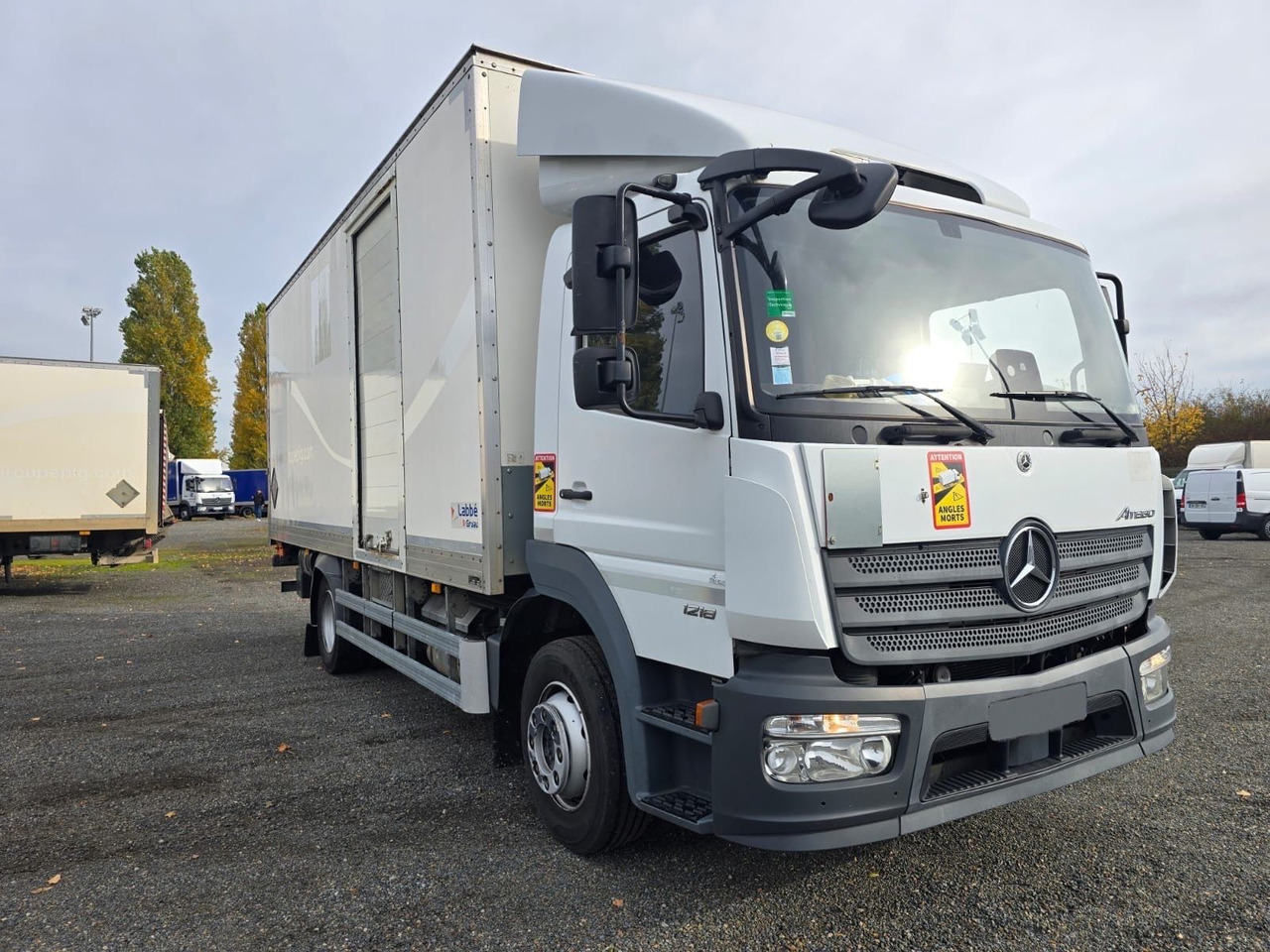 Mercedes-Benz Atego 1218 4x2 Koffer/FULL-ADR/EXIII/LBW/AC/EU6d - Φορτηγό κόφα: φωτογραφία 1 Mercedes-Benz Atego 1218 4x2 Koffer/FULL-ADR/EXIII/LBW/AC/EU6d - Φορτηγό κόφα: φωτογραφία 1