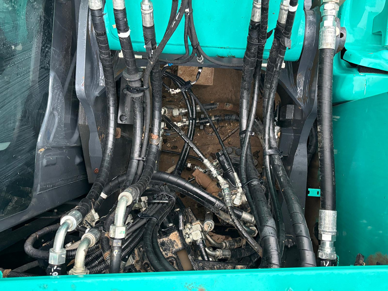 Ερπυστριοφόρος εκσκαφέας Kobelco SK130 LC-11: φωτογραφία 17 Ερπυστριοφόρος εκσκαφέας Kobelco SK130 LC-11: φωτογραφία 17