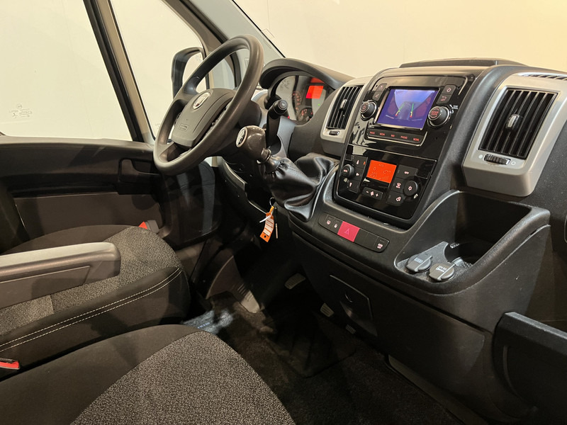 Fiat Ducato 2.3 MultiJet L2H2 120 PK / Euro 6 / Airco / Camera / Cruise Control / Trekhaak / Navigatie / 3-Zits / 72.600 KM !! - Μικρό βαν: φωτογραφία 3 Fiat Ducato 2.3 MultiJet L2H2 120 PK / Euro 6 / Airco / Camera / Cruise Control / Trekhaak / Navigatie / 3-Zits / 72.600 KM !! - Μικρό βαν: φωτογραφία 3