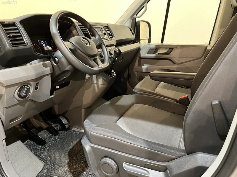 Interior photo 3: Leasing Volkswagen Crafter 2.0 TDI L3H3 / Euro 6 / Airco / Cruise Control / 3-Zits / 67.200 KM !! / BPM VRIJ !! Volkswagen Crafter 2.0 TDI L3H3 / Euro 6 / Airco / Cruise Control / 3-Zits / 67.200 KM !! / BPM VRIJ !!